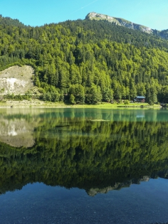 Alpes - reflet dans un lac réel ou reflet ?